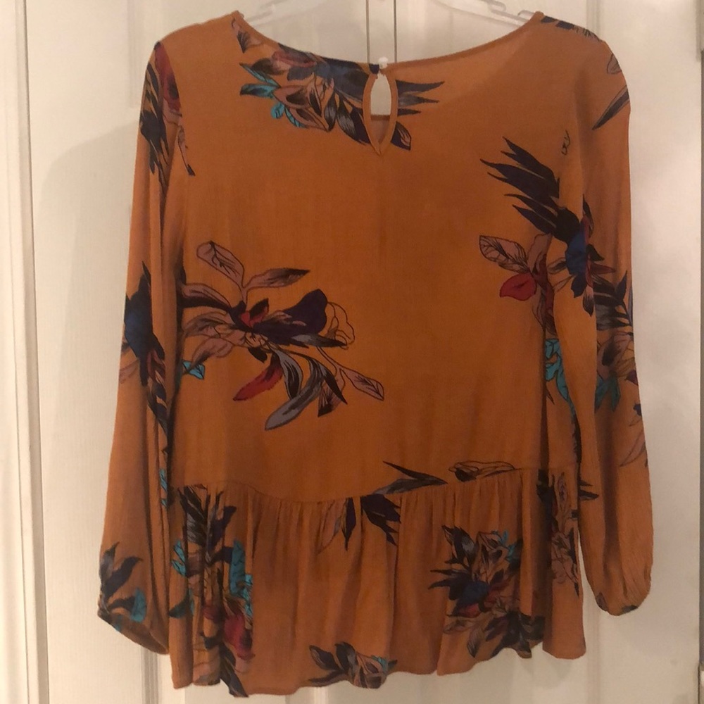 Floral fall blouse. - Picture 2 of 3